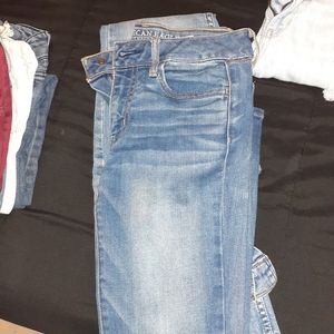 7 PAiRS OF JEANS